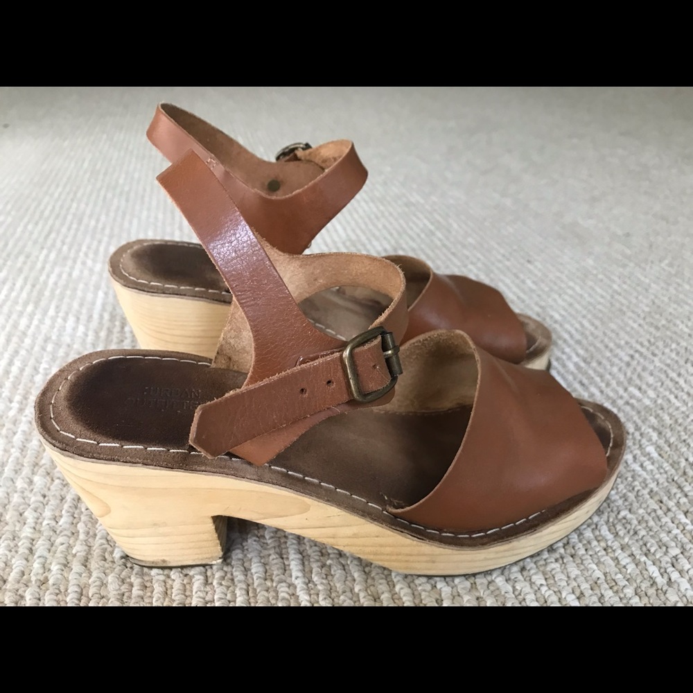 Urban Outfitters Platform brown sandal
